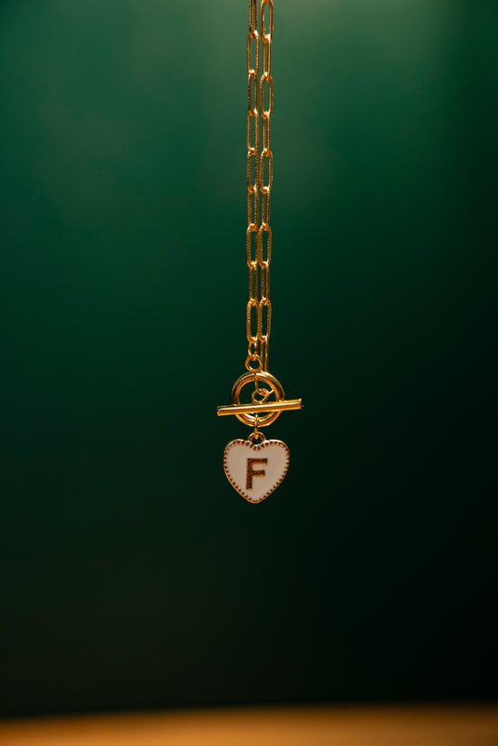 Le collier médaillon coeur avec initiale personnalisable