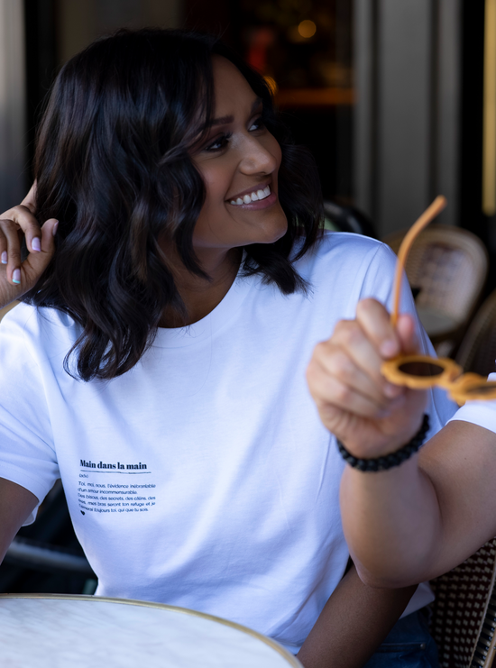 Le t-shirt blanc main dans la main des mamans 🫶🏼
