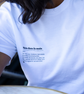 Le t-shirt blanc main dans la main des mamans 🫶🏼